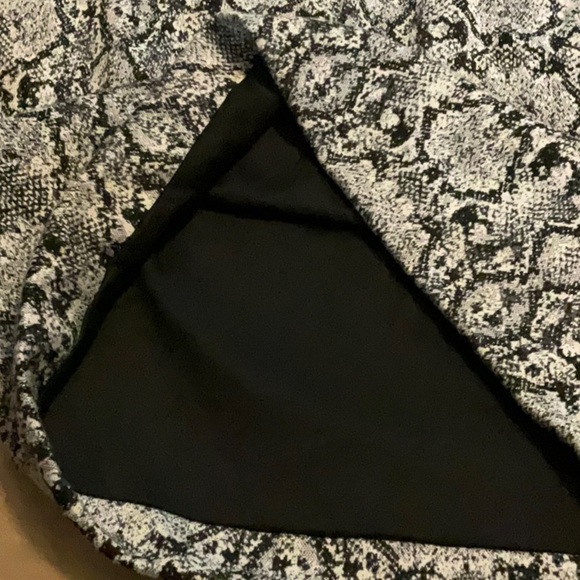 Black & White Snake Print Pencil Skirt by 41 Hawthorn - Size Petite Medium - Picture 4 of 4